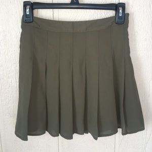 NEW WITH TAGS Forever 21 Olive Skirt